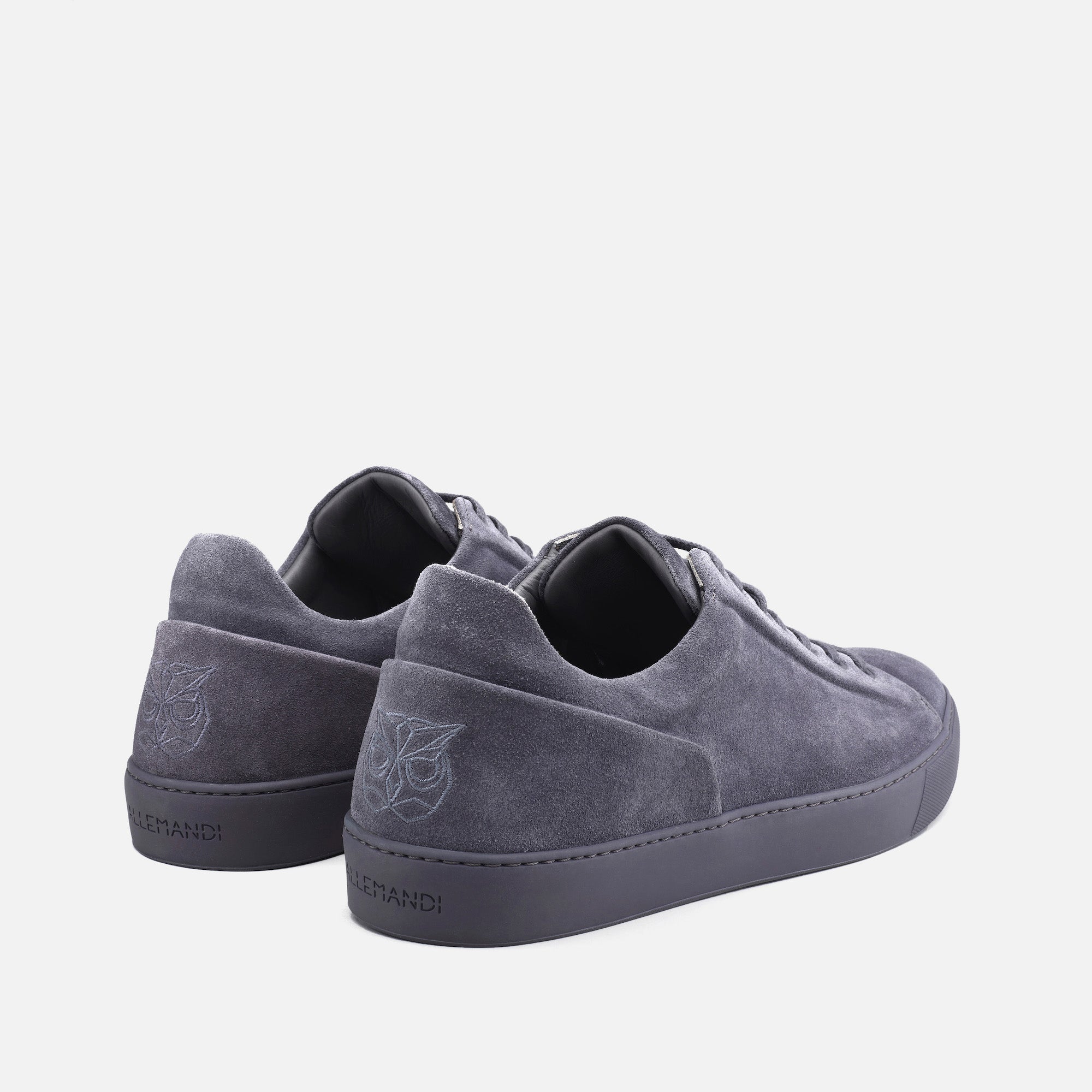 baskets grises daim
