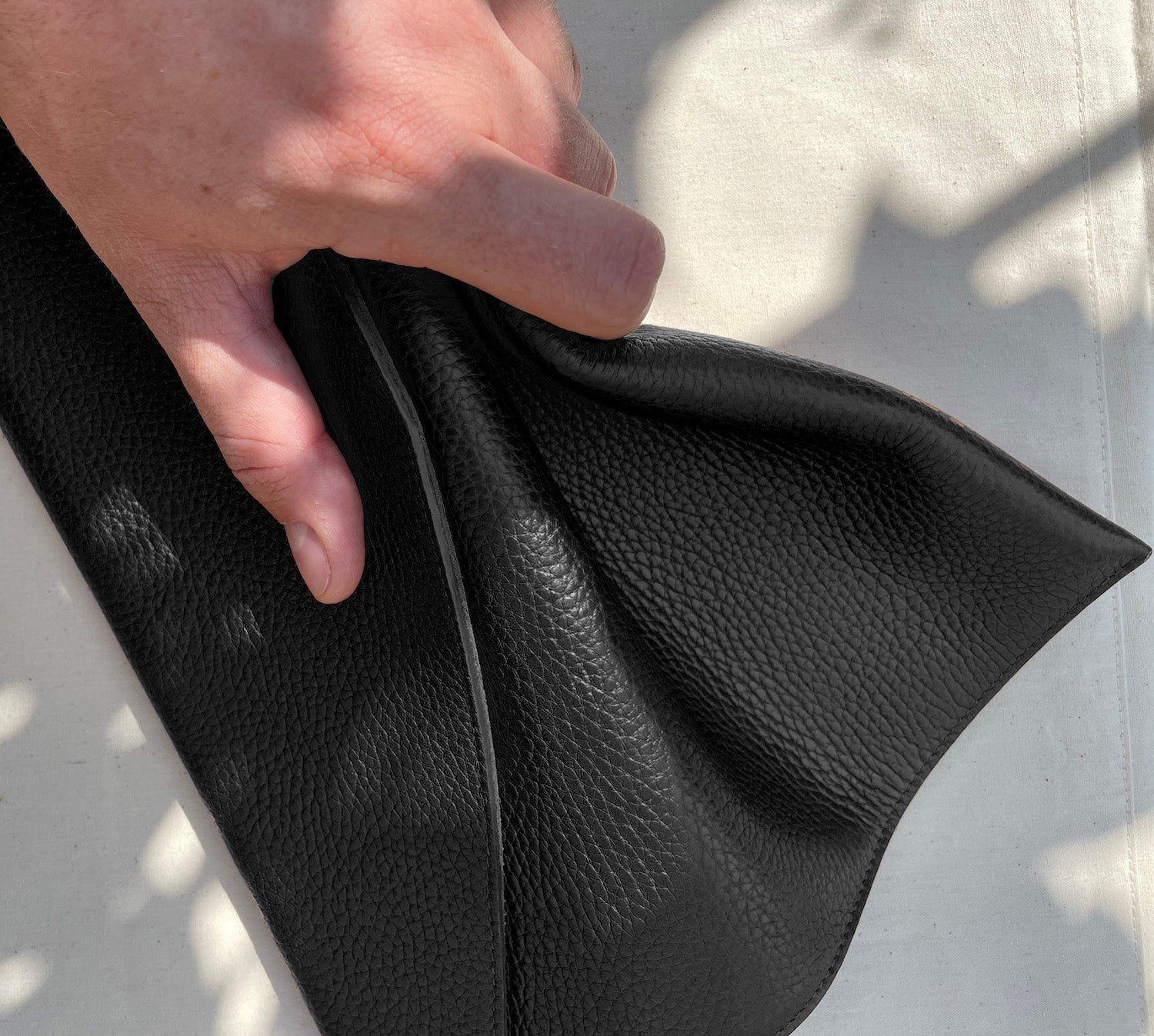 La pochette main - Ébène