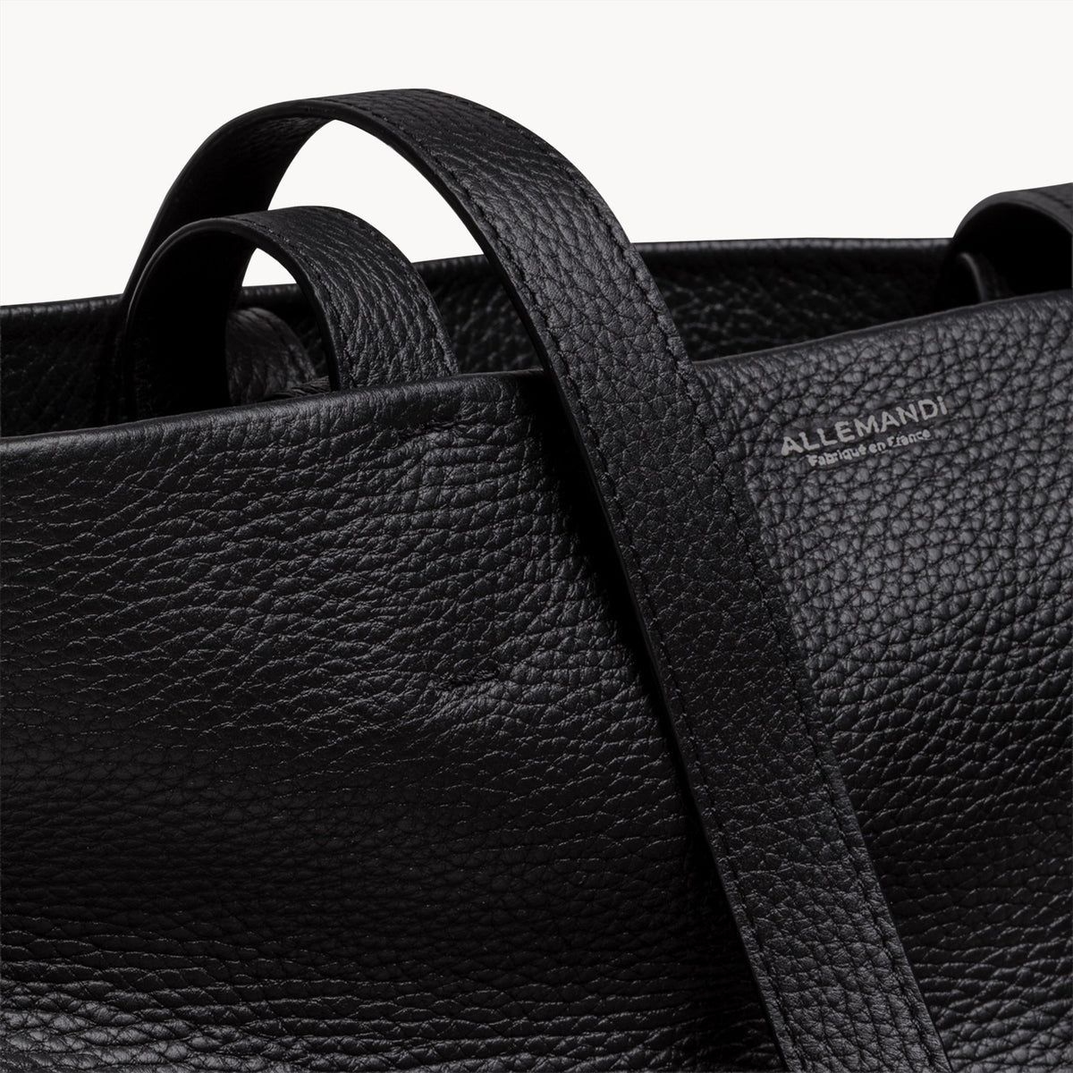 Sac cabas en cuir grainé noir ALLEMANDI, détail du cuir grainé