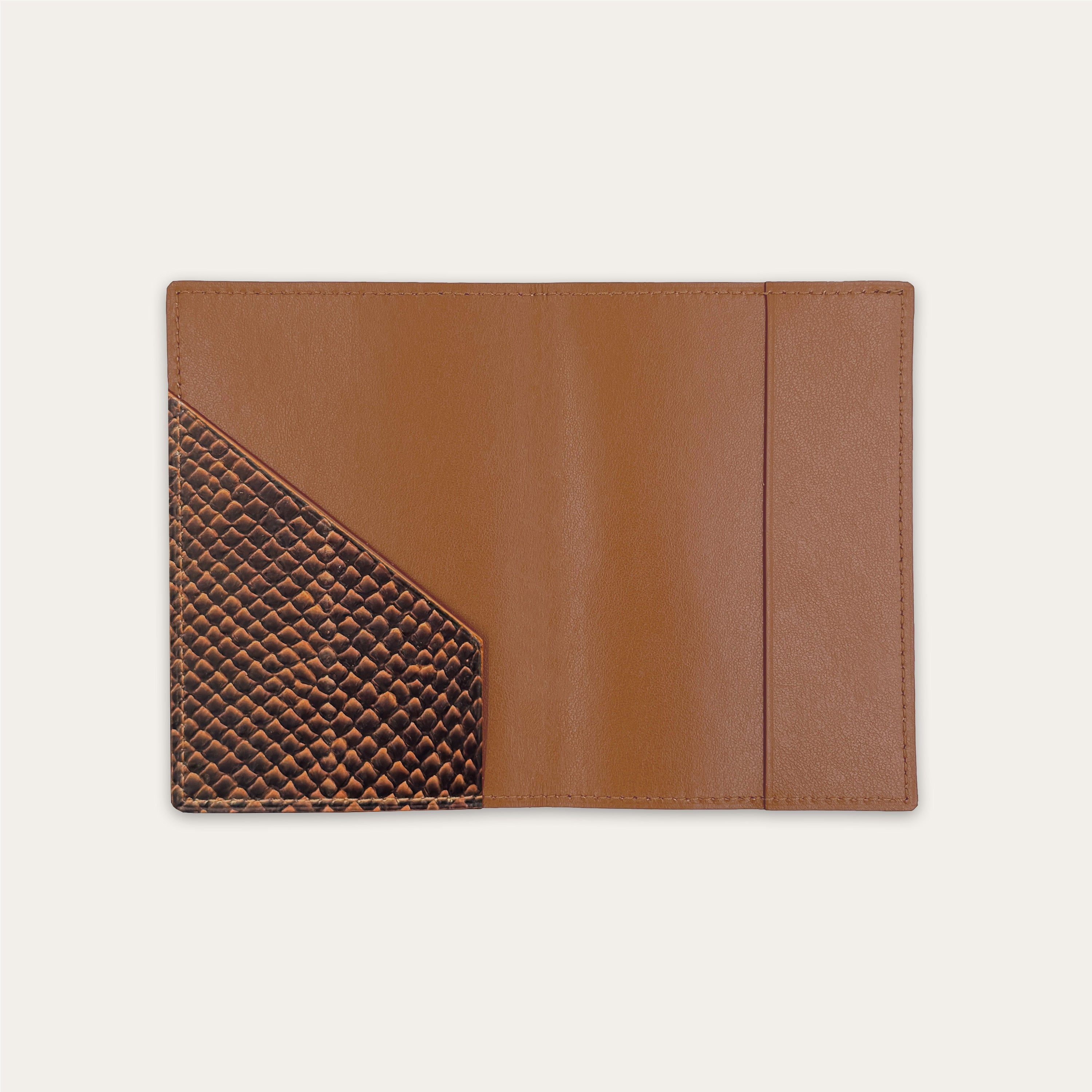 The passport cover - Amber
